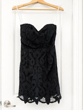L'ATISTE Black Lace Strapless Cocktail Dress
